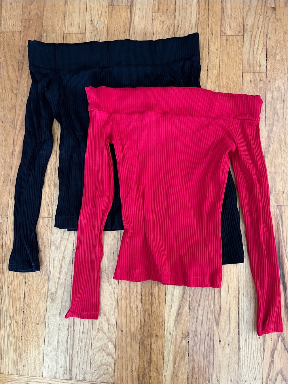 EUC BUNDLE Aritzia Wilfred black red ribbed long sleeve tops off shoulder small